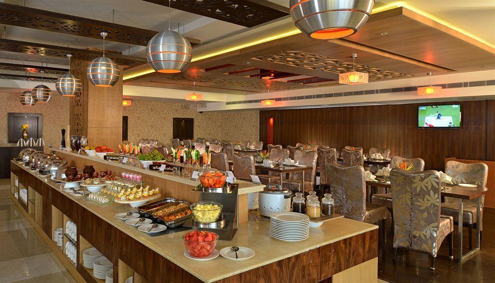 Fortune Select Grand Ridge, Tirupati - Member Itc Hotels' Group Εξωτερικό φωτογραφία The buffet at the hotel