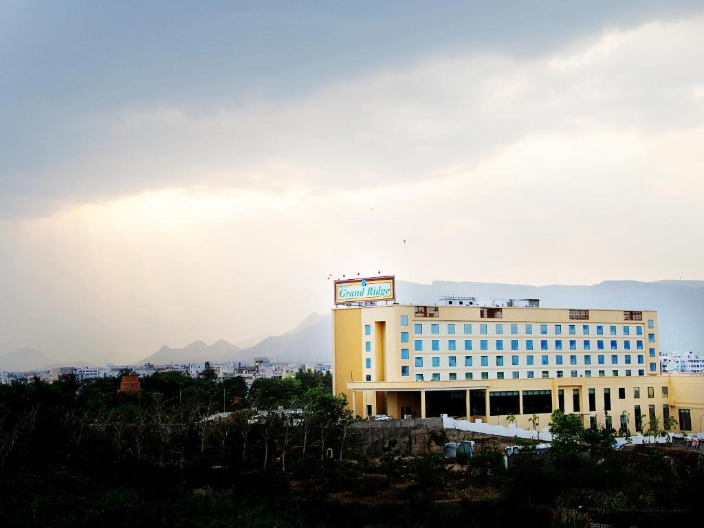 Fortune Select Grand Ridge, Tirupati - Member Itc Hotels' Group Εξωτερικό φωτογραφία The hotel in 2011